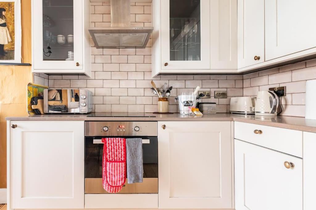 Apartamento Holyrood Park: Lush & Arty 2 Double Bed Flat Edimburgo Exterior foto