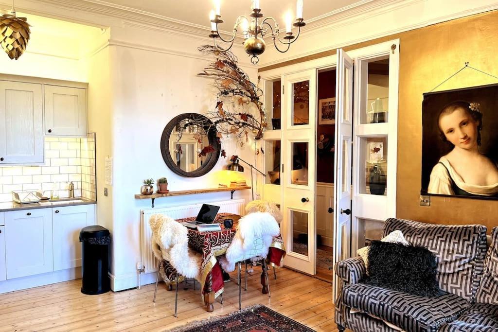 Apartamento Holyrood Park: Lush & Arty 2 Double Bed Flat Edimburgo Exterior foto