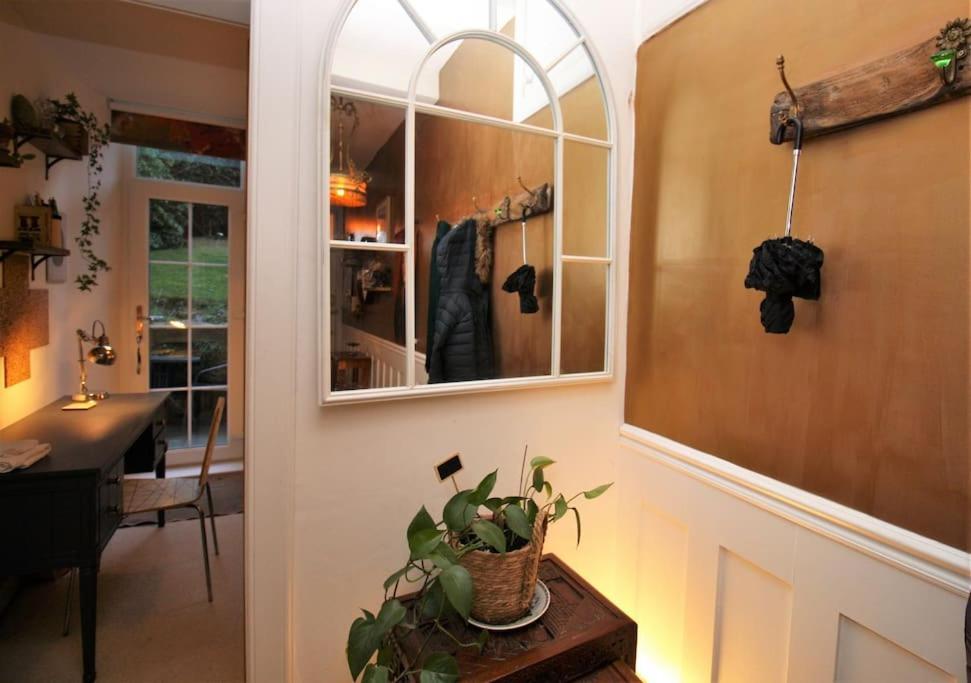 Apartamento Holyrood Park: Lush & Arty 2 Double Bed Flat Edimburgo Exterior foto