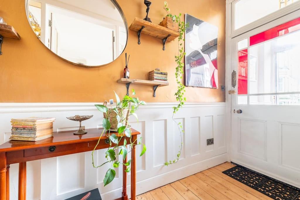 Apartamento Holyrood Park: Lush & Arty 2 Double Bed Flat Edimburgo Exterior foto