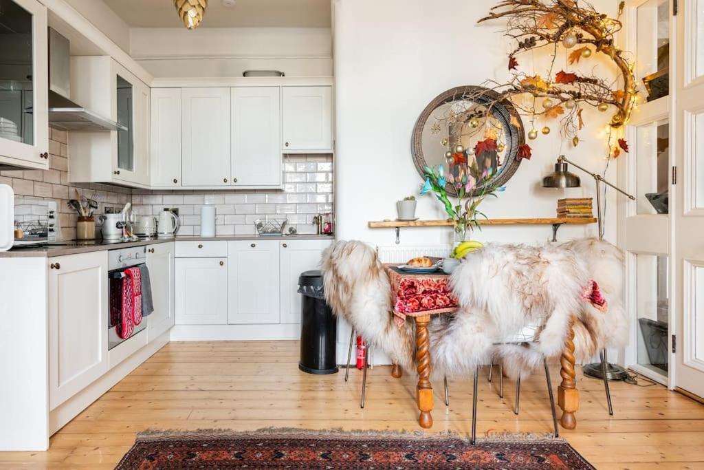 Apartamento Holyrood Park: Lush & Arty 2 Double Bed Flat Edimburgo Exterior foto