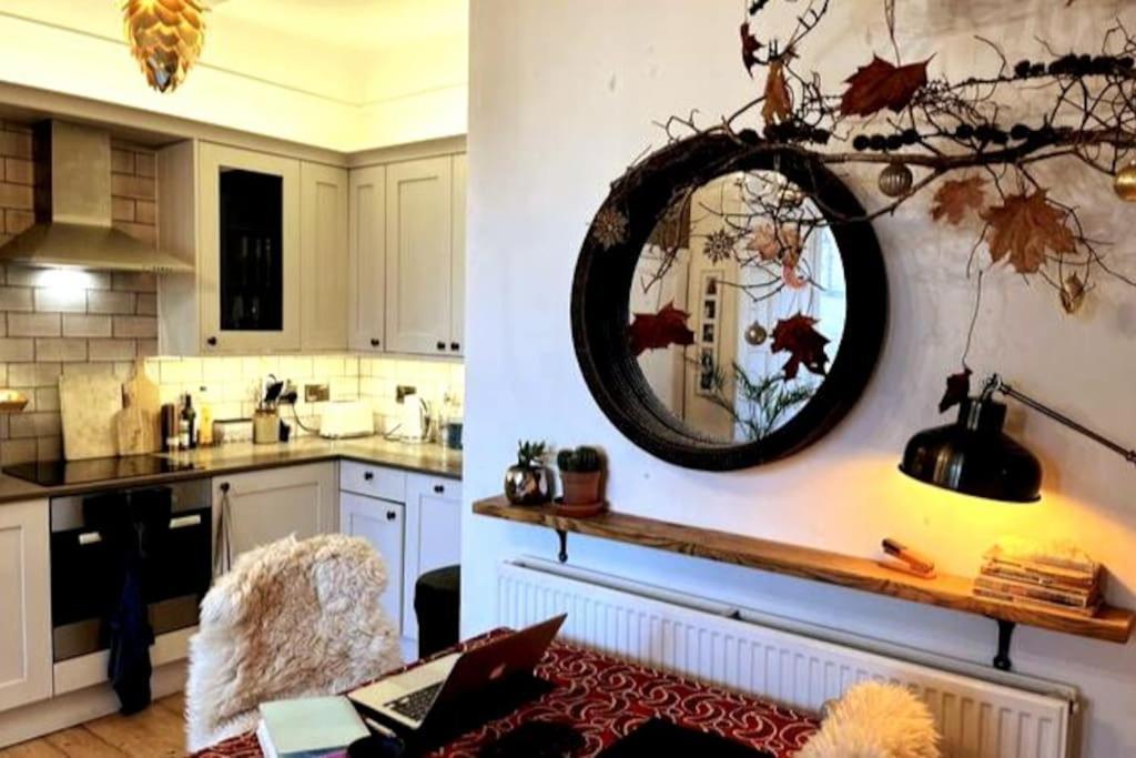 Apartamento Holyrood Park: Lush & Arty 2 Double Bed Flat Edimburgo Exterior foto