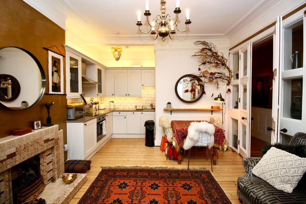 Apartamento Holyrood Park: Lush & Arty 2 Double Bed Flat Edimburgo Exterior foto